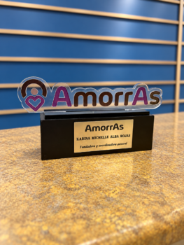 Trofeo Sobre Diseño en Acrílico y Vinil a Color