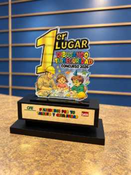 Trofeo Sobre Diseño en Acrilico y Vinil a Color